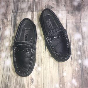 Toddlers slip on loafers size 5